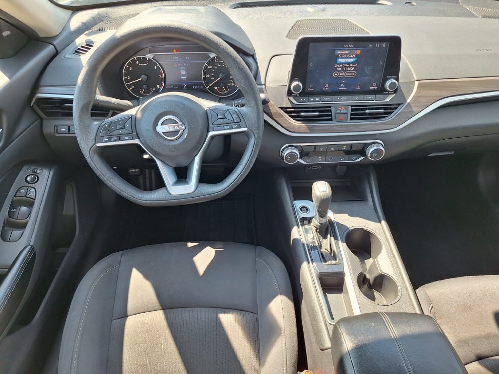 Used 2025 Nissan Altima 2.5 SV FWD image 9