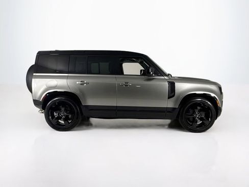 Used 2025 Land Rover Defender 110 X-Dynamic SE AWD/4WD image 6