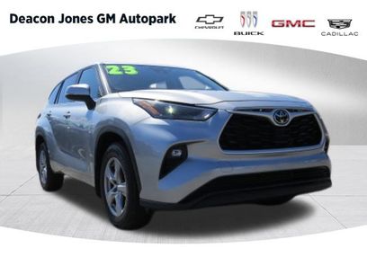 Used 2023 Toyota Highlander LE