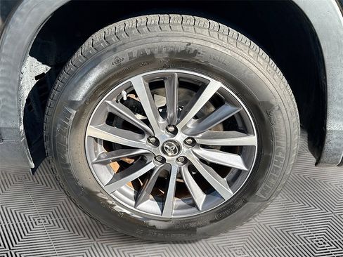 Used 2017 Toyota Highlander XLE image 35