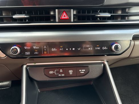 Used 2026 Kia Carnival FWD image 16