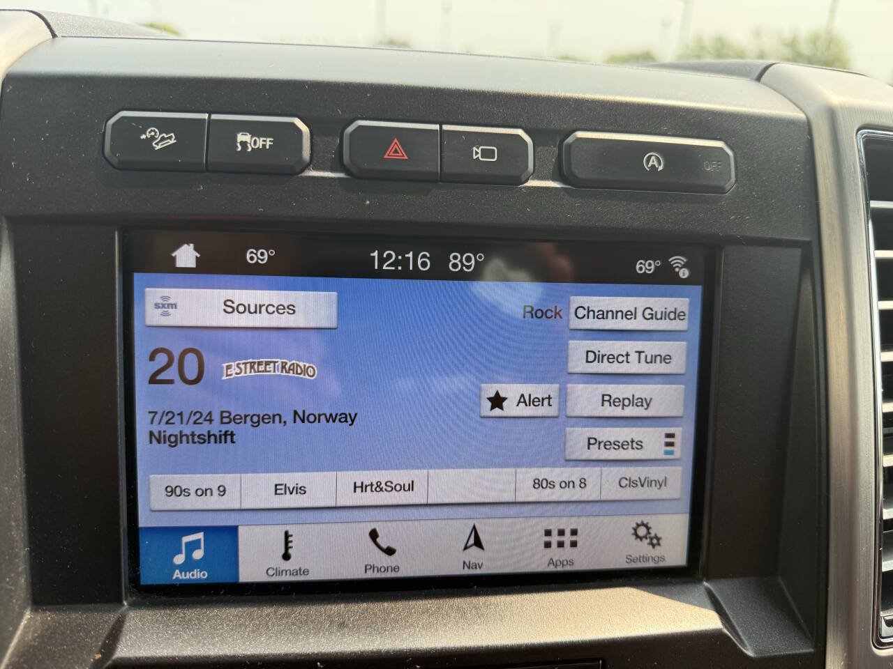 Used 2018 Ford F150 Platinum w/ Equipment Group 701A Luxury AWD/4WD image 18