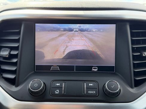 Used 2023 GMC Acadia SLE w/ Driver Convenience Package image 9