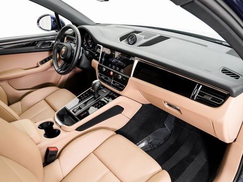 Used 2025 Porsche Macan image 24