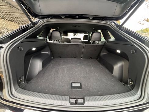 Used 2025 Volkswagen Atlas Cross Sport SE image 31