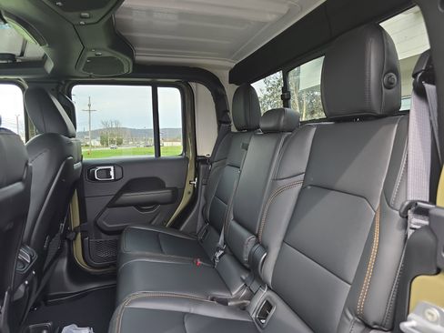 New 2025 Jeep Gladiator Sport w/ Premium Package image 15