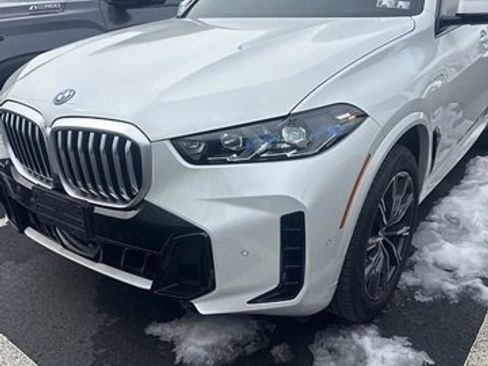 Used 2026 BMW X5 xDrive50e image 1