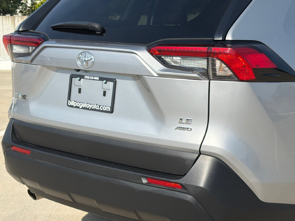 Used 2025 Toyota RAV4 LE AWD/4WD image 5