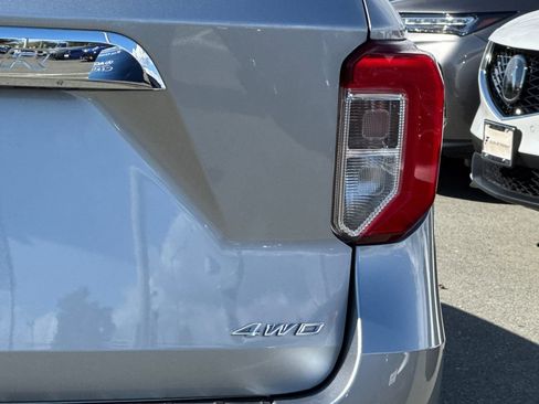 Used 2022 Ford Explorer XLT w/ Equipment Group 202A image 29