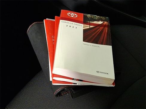 Used 2022 Toyota Corolla Cross LE image 26