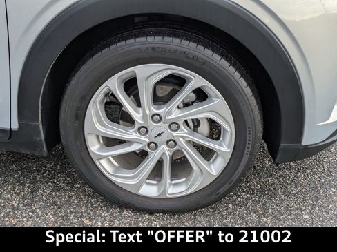 Used 2023 Chevrolet Bolt EUV LT image 12