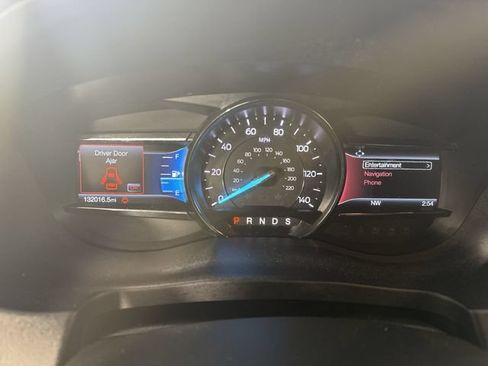 Used 2018 Ford Explorer XLT w/ Equipment Group 202A AWD/4WD image 17