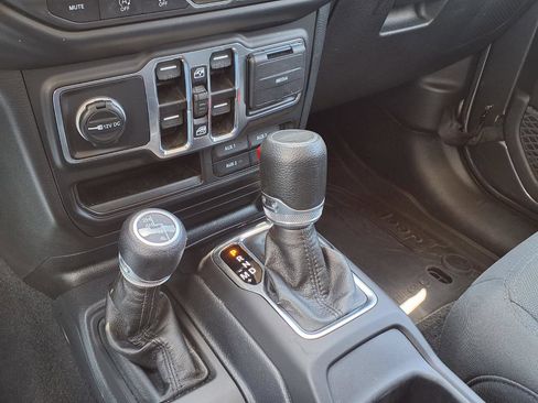Used 2023 Jeep Gladiator Sport AWD/4WD image 25