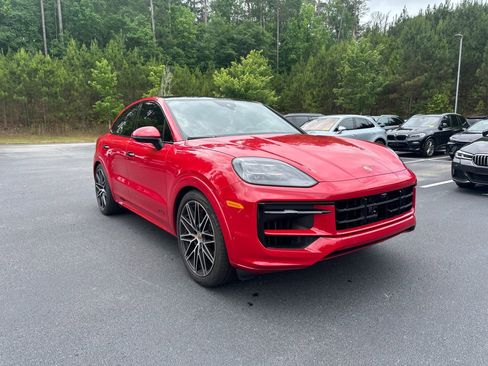Used 2025 Porsche Cayenne GTS AWD/4WD image 5