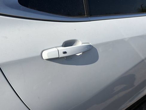Used 2018 Chevrolet Equinox LT w/ Sun & Infotainment Package FWD image 7