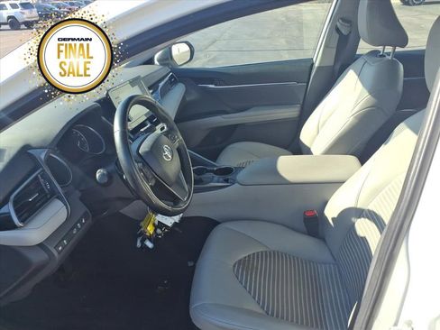 Used 2024 Toyota Camry SE image 11