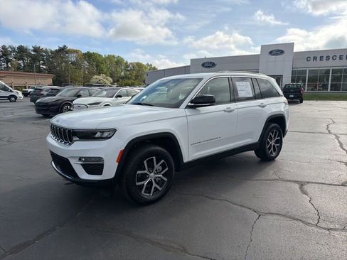 Used 2025 Jeep Grand Cherokee Limited image 3