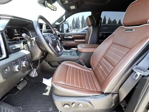 Used 2024 GMC Sierra 2500 Denali Ultimate AWD/4WD image 5