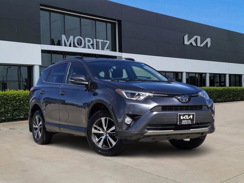 Used 2018 Toyota RAV4 XLE image 1