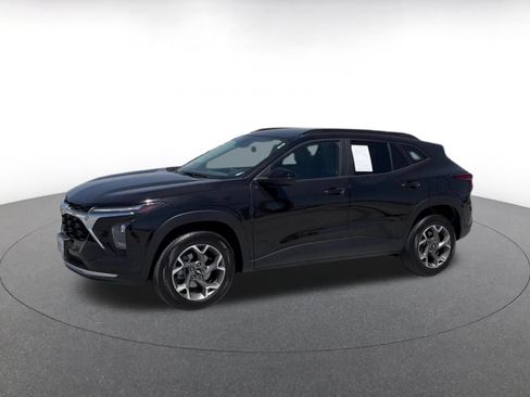 Used 2025 Chevrolet Trax LT FWD image 7