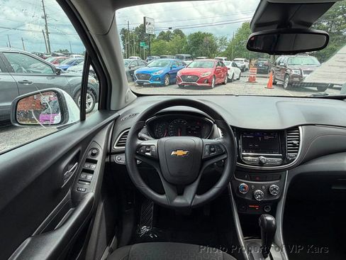 Used 2020 Chevrolet Trax LS w/ Tint and Cruise Package FWD image 18