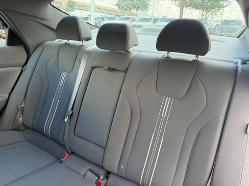 Used 2025 Hyundai Elantra SEL FWD image 23