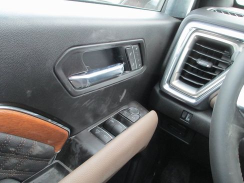 New 2026 GMC Canyon Denali image 17