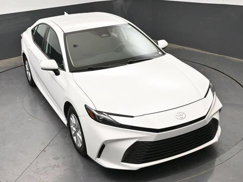 Used 2025 Toyota Camry LE FWD image 18