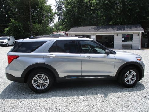 Used 2020 Ford Explorer XLT w/ Equipment Group 202A AWD/4WD image 6