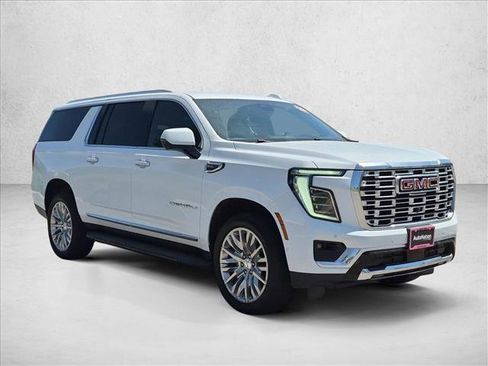 Used 2025 GMC Yukon XL Denali AWD/4WD image 3