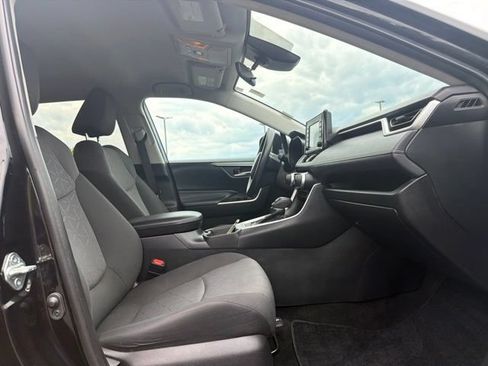 Used 2021 Toyota RAV4 XLE AWD/4WD image 11