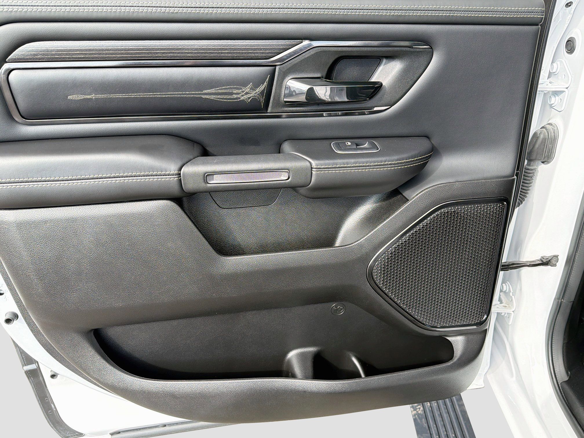 Used 2023 RAM 1500 Limited w/ Body Color Bumper Group AWD/4WD image 25