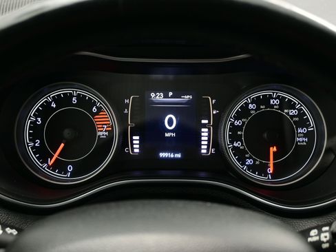 Used 2019 Jeep Cherokee Latitude w/ Cold Weather Group image 22