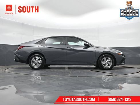 Used 2025 Hyundai Elantra SE FWD image 37