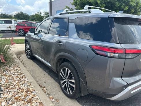 Used 2025 Nissan Pathfinder Platinum w/ Cargo Package FWD image 4