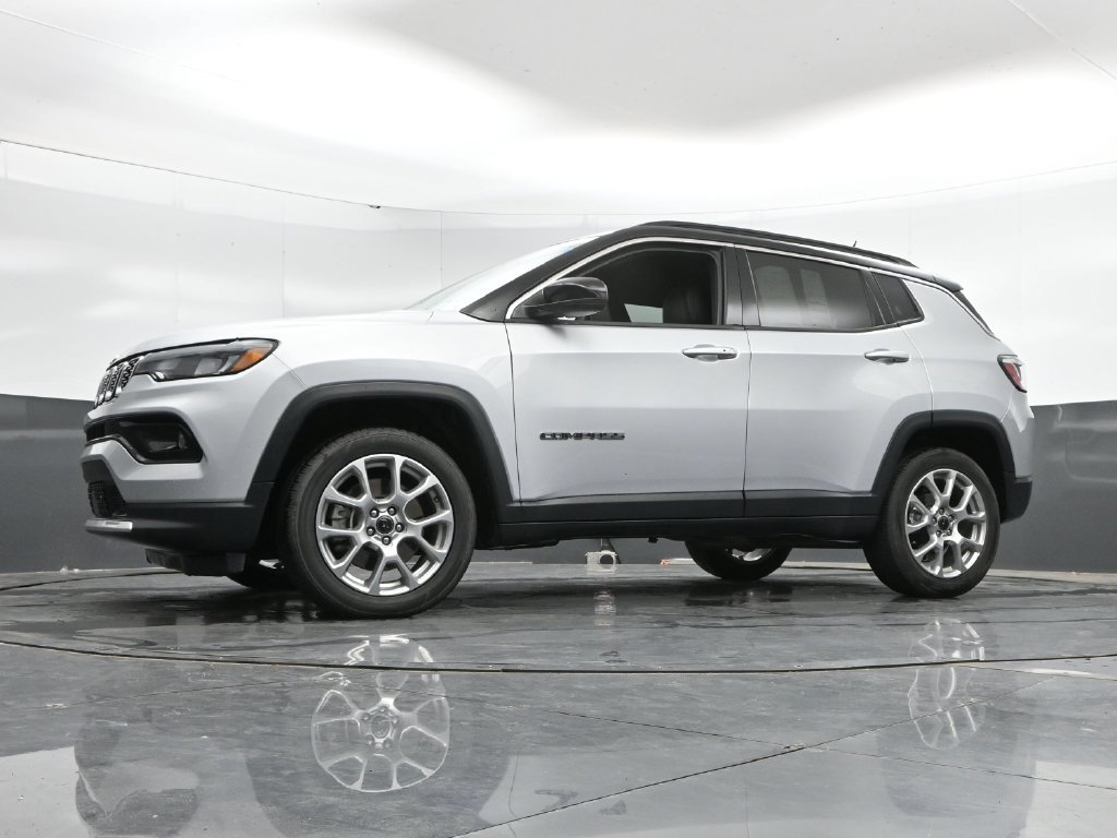 Used 2025 Jeep Compass Limited AWD/4WD image 45