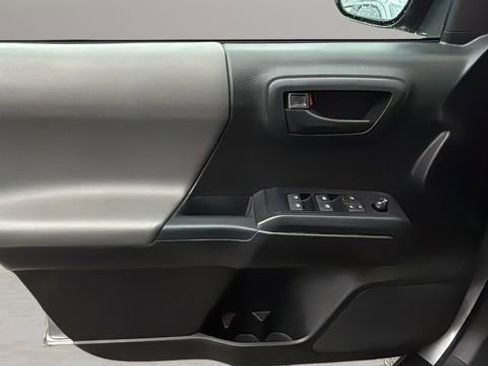 Used 2019 Toyota Tacoma SR image 15