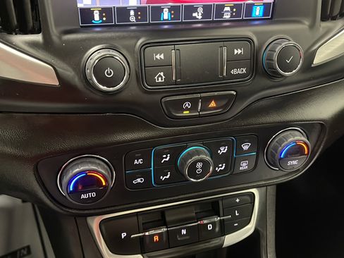 Used 2023 GMC Terrain SLT w/ Tech Package AWD/4WD image 11