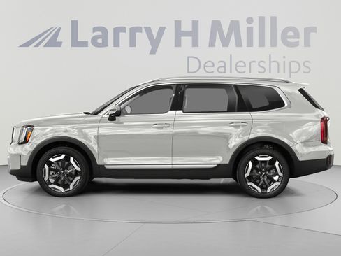 Used 2023 Kia Telluride S FWD image 3