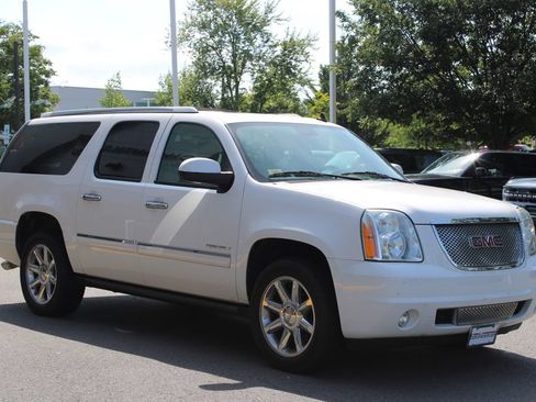 Used 2014 GMC Yukon XL Denali AWD/4WD image 2