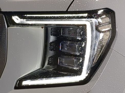 Used 2023 GMC Yukon Denali image 18