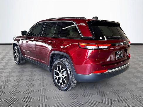 Used 2025 Jeep Grand Cherokee Limited RWD image 5