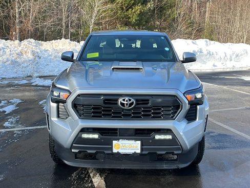 Used 2025 Toyota Tacoma TRD Sport w/ TRD Sport Upgrade Package image 8