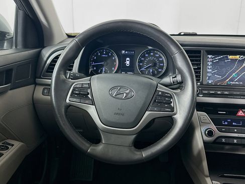 Used 2017 Hyundai Elantra Limited w/ Limited Tech Package 04 image 18