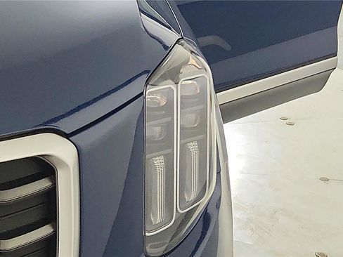 Used 2025 Kia Telluride S image 34