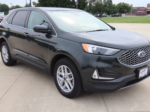 Used 2024 Ford Edge SEL w/ Convenience Package AWD/4WD image 3
