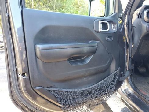 Used 2018 Jeep Wrangler Unlimited Sport S AWD/4WD image 7