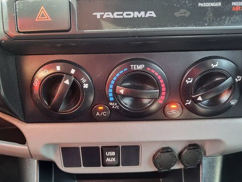 Used 2015 Toyota Tacoma 2WD Access Cab image 38