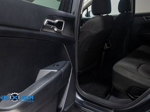 Used 2024 Kia Sportage LX image 25
