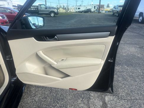 Used 2014 Volkswagen Passat TDI SE image 34